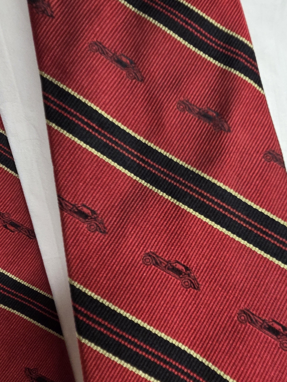 Classic Red Striped Men’s Tie with Car Motif. International Autosport